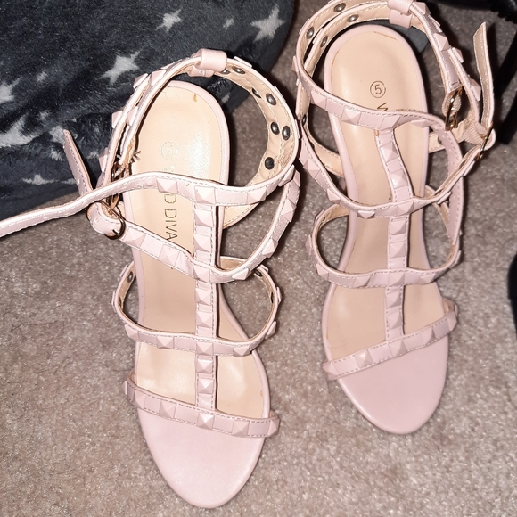 Shoes - Picture 1 of 3